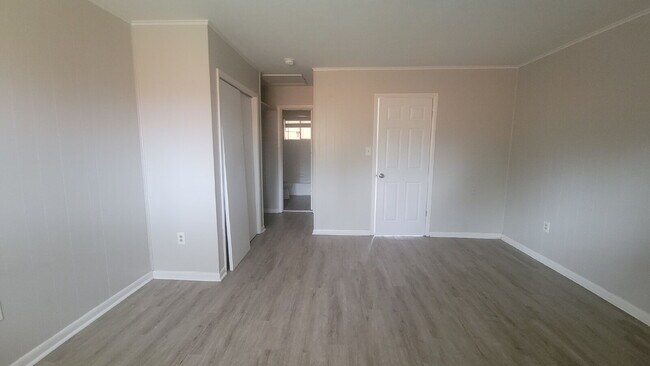 Building Photo - "Charming 1-Bed Oasis with Modern Comforts in Huntsville – Your Perfect Retreat!"