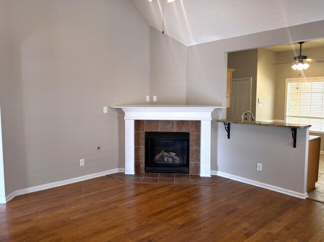 Building Photo - 10228 Morning Hill Dr