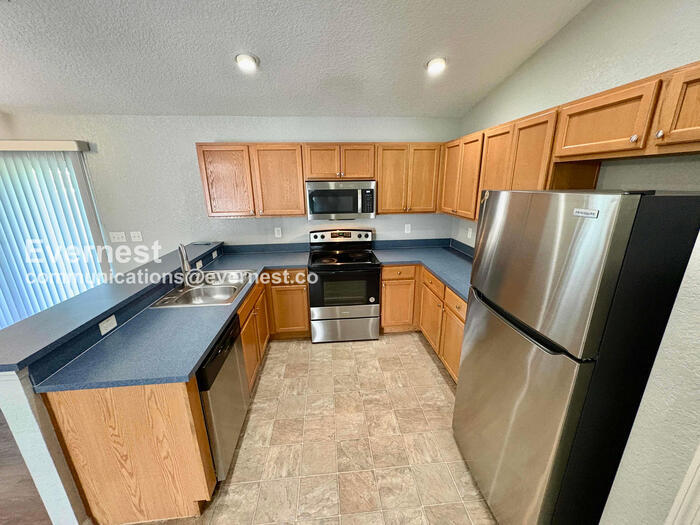 Building Photo - 2219 15th Ave E