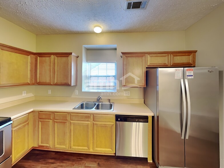 Building Photo - 1308 Oakhall Ln
