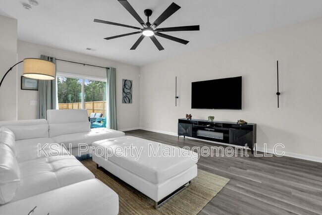 Building Photo - 107 Firefly Cir