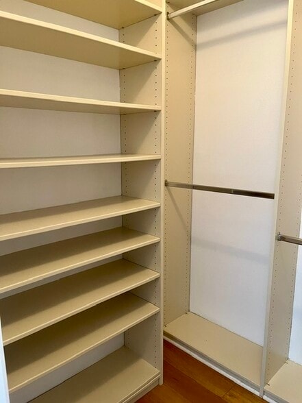 Plus Walk-in Closet - 918 21st St