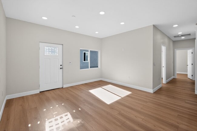 Building Photo - 8090 Flanders Dr