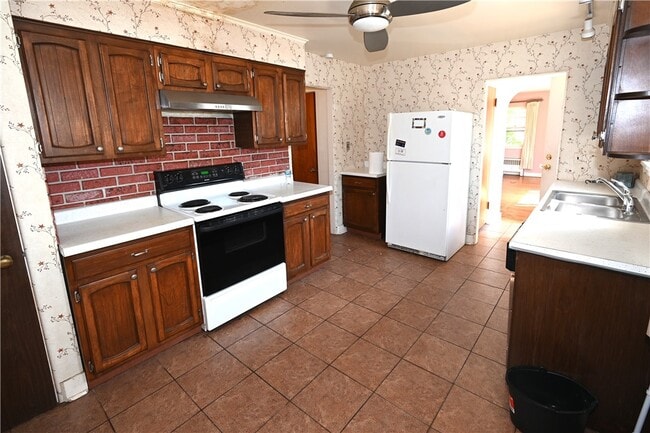 Building Photo - 30 Redfern Dr