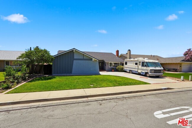 Building Photo - 5920 E Malton Ave