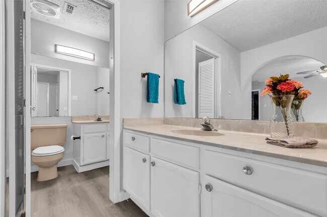 Building Photo - 11829 S Red Cedar Cir