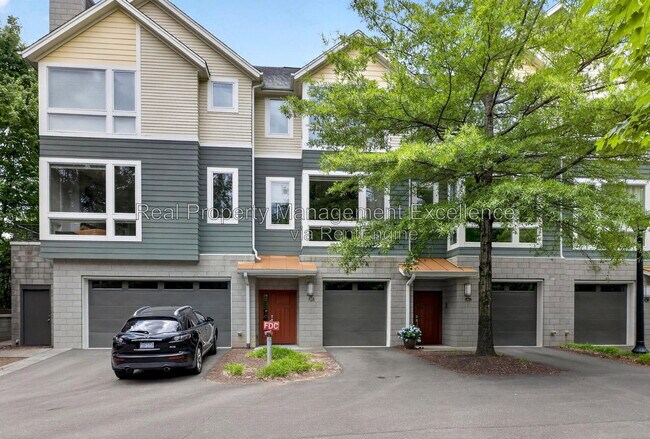 Building Photo - 515 Hillsborough St