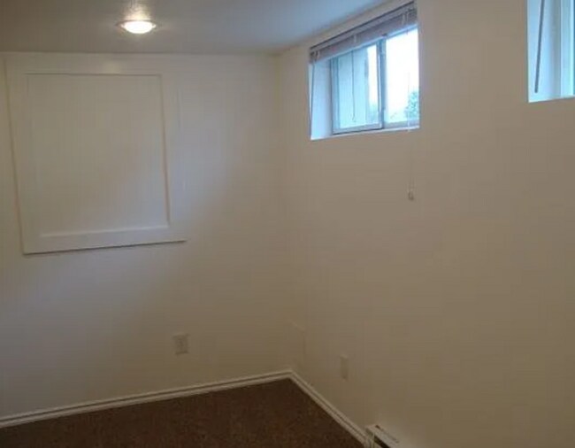 Building Photo - Live With Your Crew – 6 Bed Student Rental Near UNC!