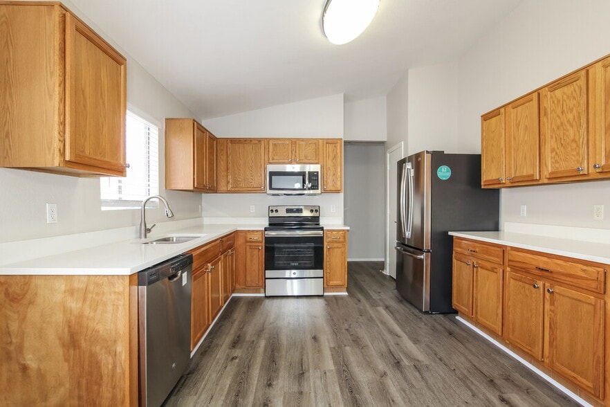 Building Photo - 16737 N 114th Dr