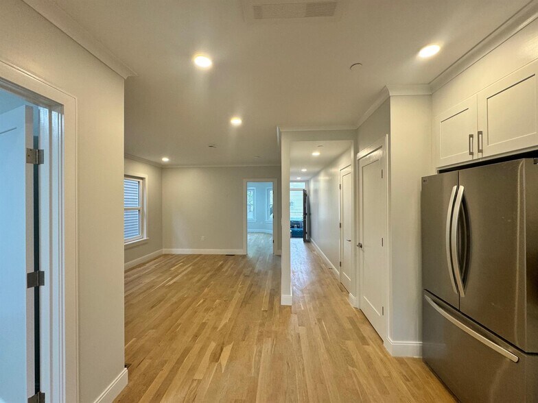 Building Photo - 37 Gore St