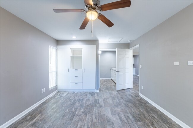 Building Photo - 3435 Balboa Cir