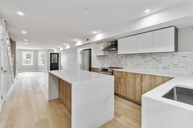 Building Photo - 192 Main St