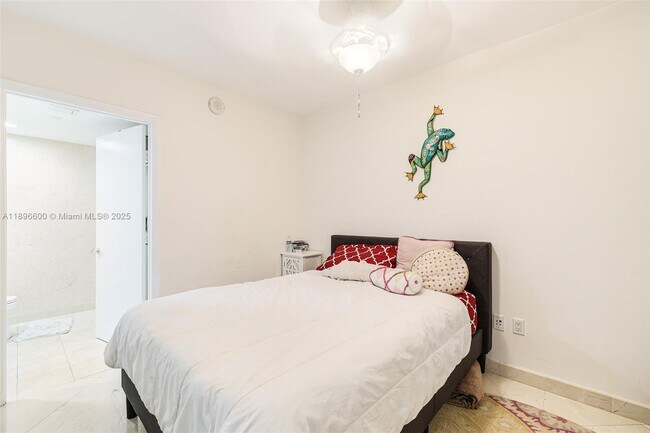 Building Photo - 1830 S Ocean Dr