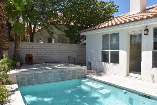 Building Photo - Gorgeous 4 bedroom single story home with ...
