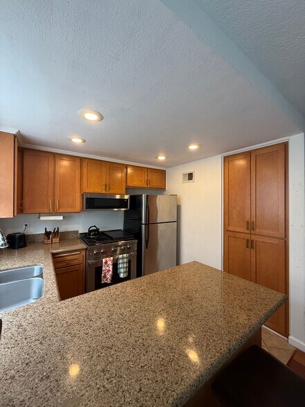 Building Photo - 27609 Nugget Dr
