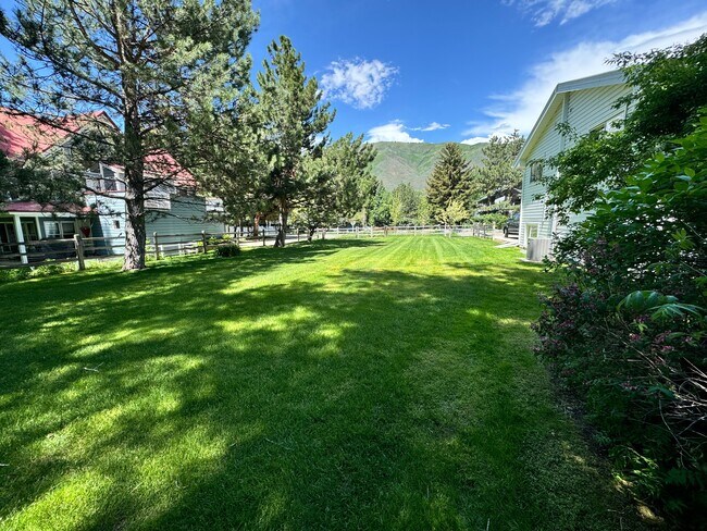 Building Photo - 1220 Alta Vista St