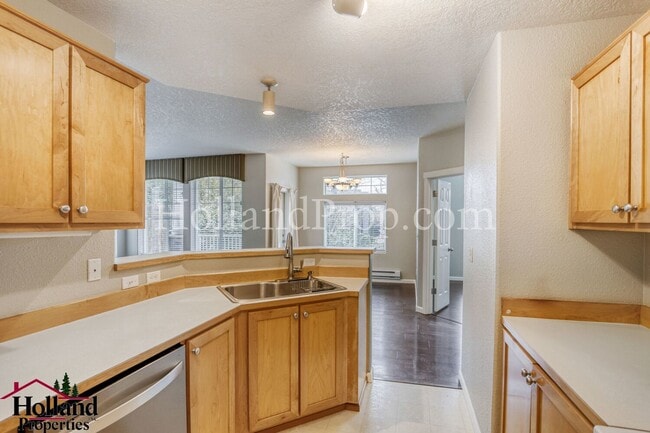 Building Photo - Bright Ground-Floor Condo with Private Patio in Beaverton