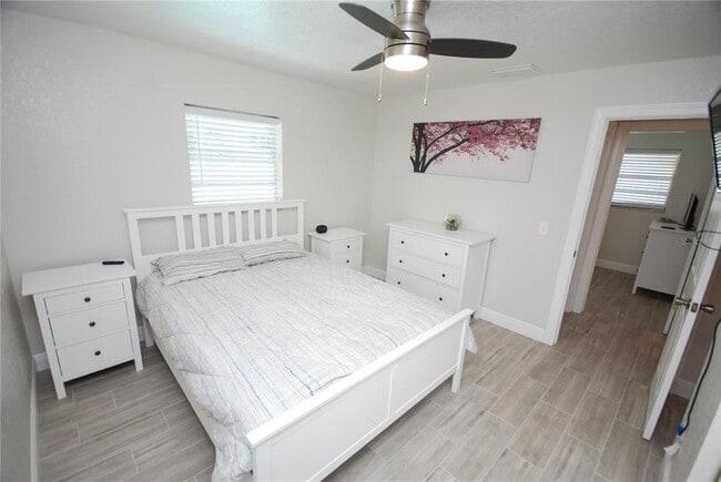 Building Photo - 6515 La Mesa Cir