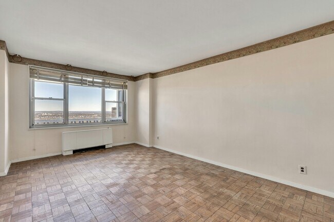 Building Photo - 2100 Linwood Ave