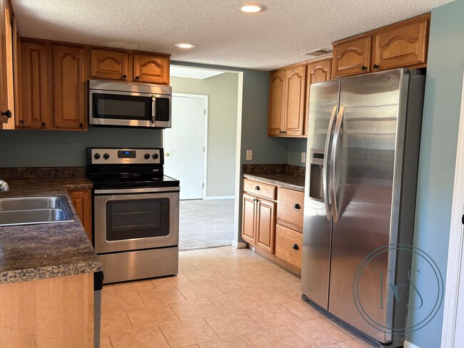 Building Photo - MOVE IN SPECIAL: $500 OFF 1ST MONTH'S RENT!**