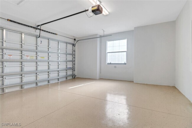 Building Photo - 2793 72nd Ave NE