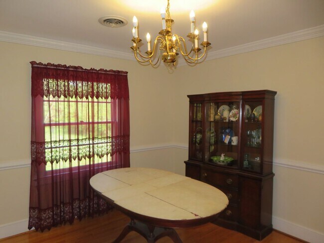 Building Photo - Meadowbrook Estates