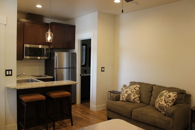 Building Photo - Furnished Studio Near Old Mill - Utilities Included