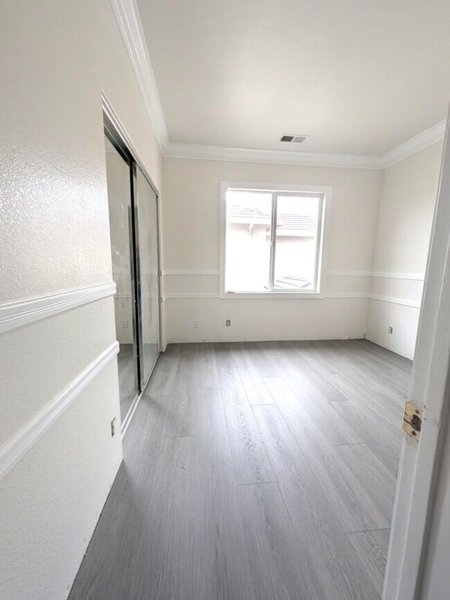 Building Photo - 1901 Oregano Way