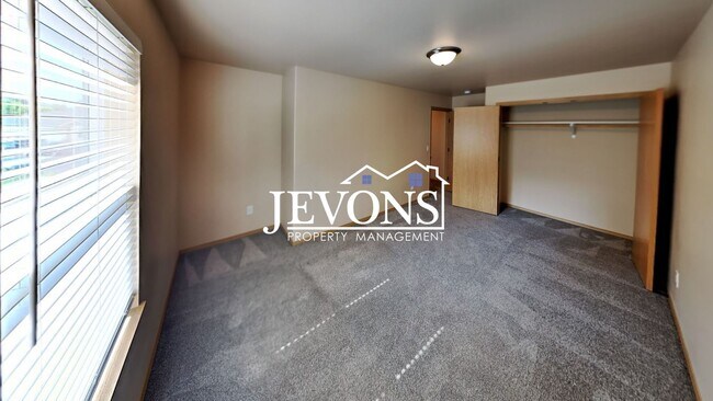 Building Photo - 708 N 29th Ave