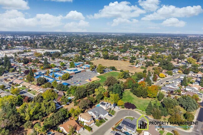 Building Photo - 5-Bedroom Residence Ready for Immediate Move-In