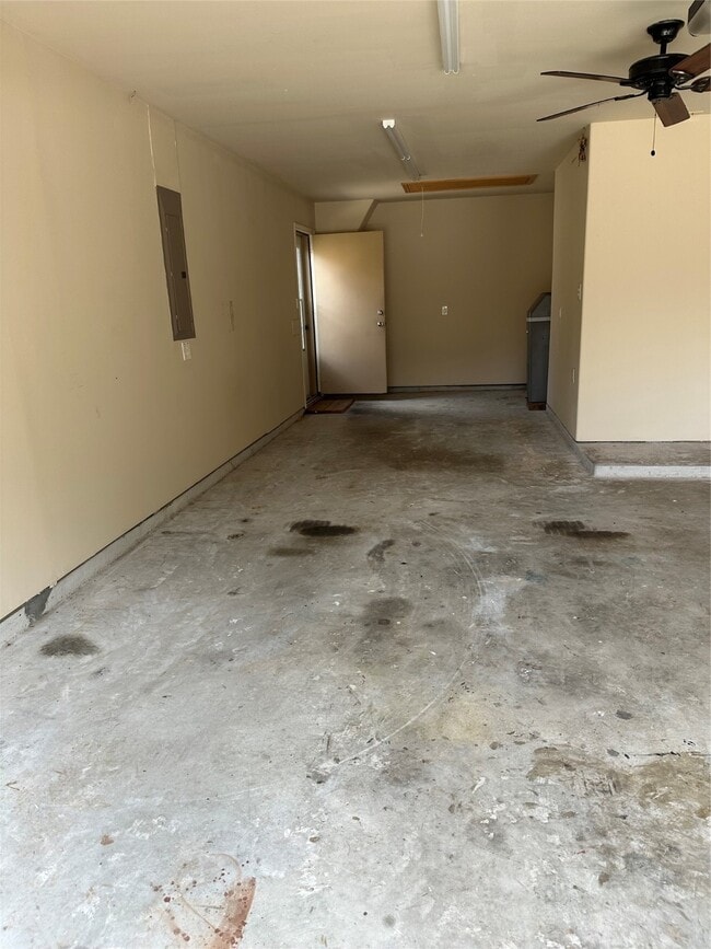 Building Photo - 23335 Robinson Pond Dr
