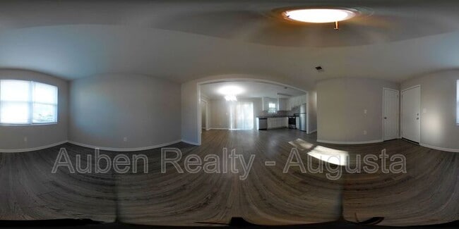 Building Photo - 2517 Kensington Dr E