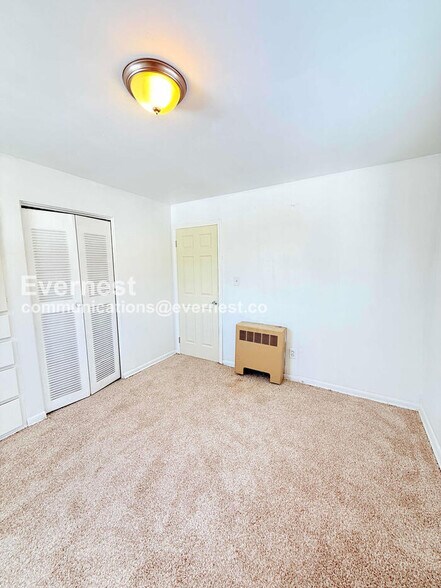 Building Photo - 15601 Schoolcraft Rd