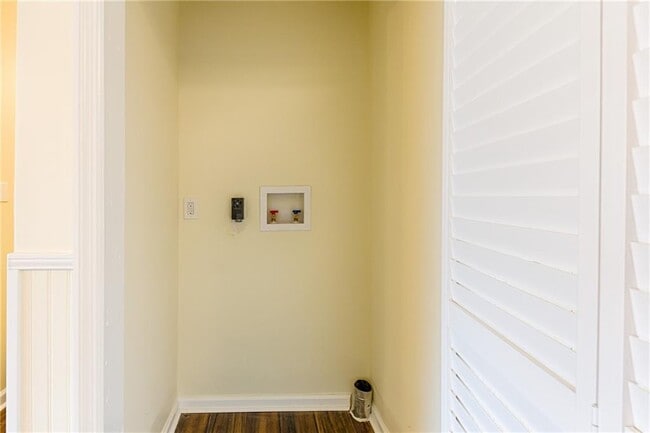 Building Photo - 5791 Lisa Ln