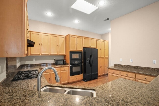 Building Photo - Super Convenient Walnut Creek 3 bed/2bath