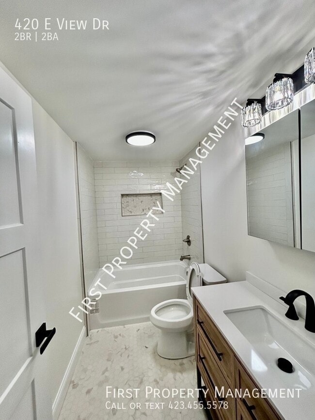 Building Photo - 420 E View Dr