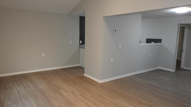 Building Photo - 5928 Elmwood Ave