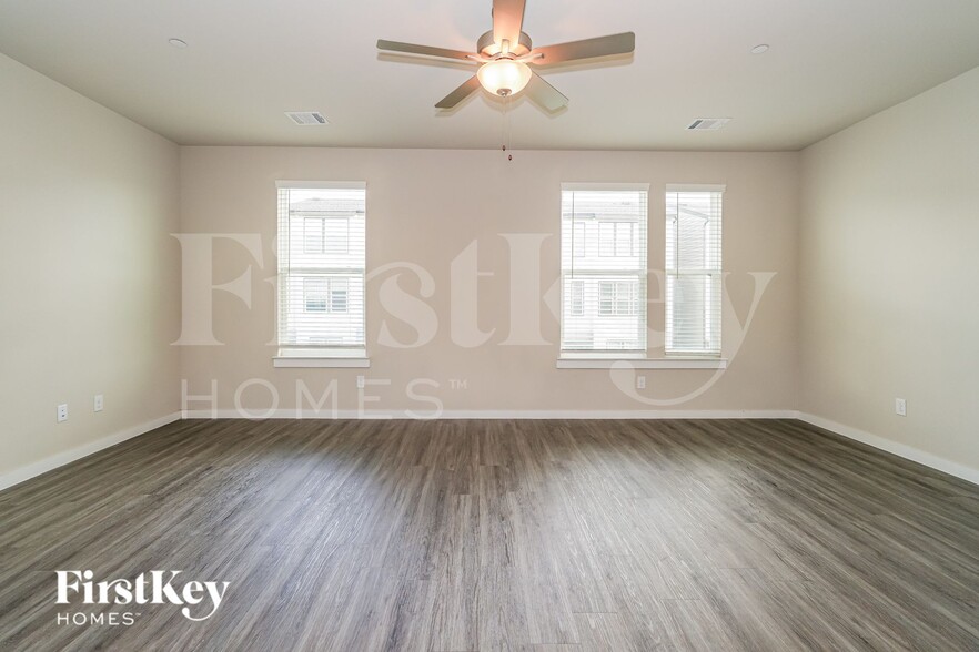 Building Photo - 18330 W Centro Cir