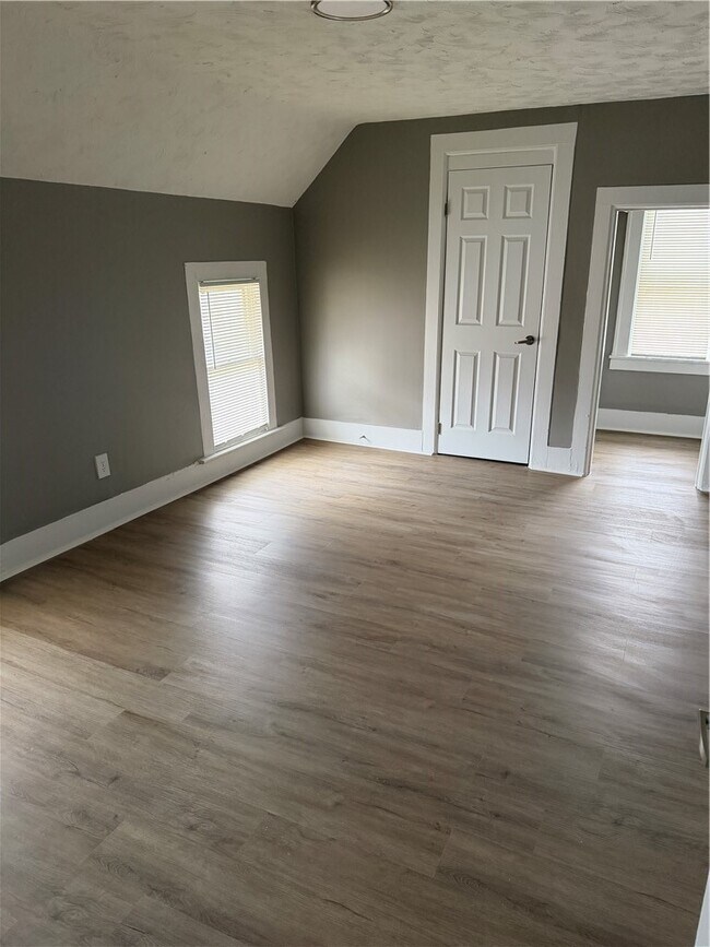 Building Photo - 43 York St