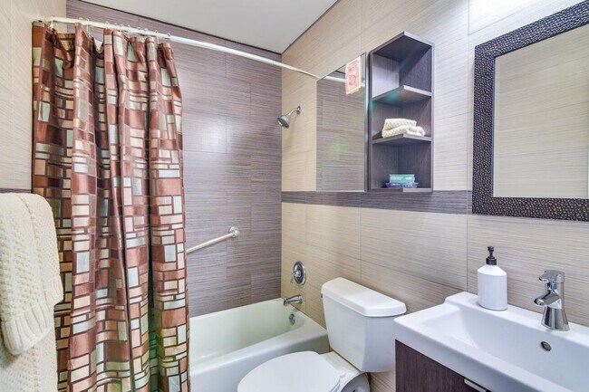 Building Photo - 412 NE 4th Ave