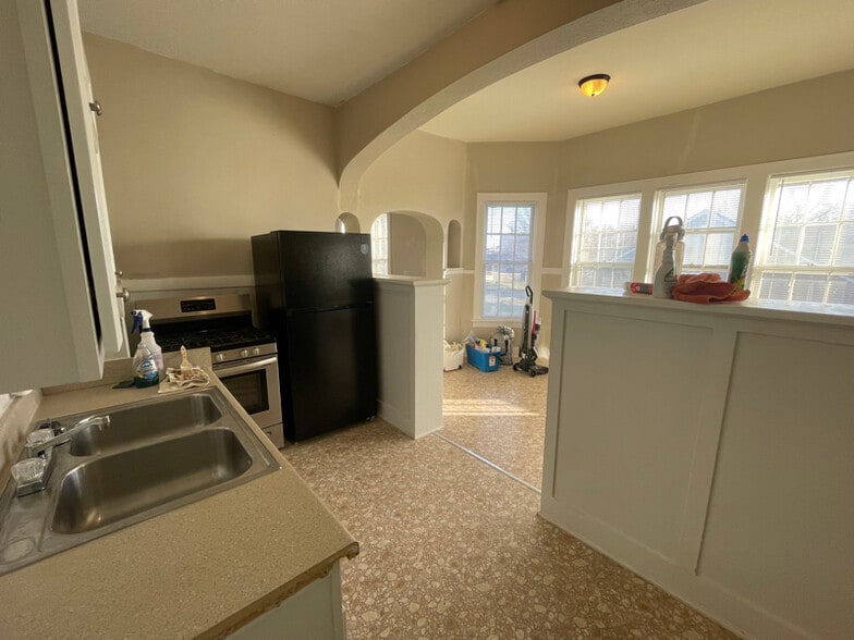 Building Photo - 124 N Pearl Ave