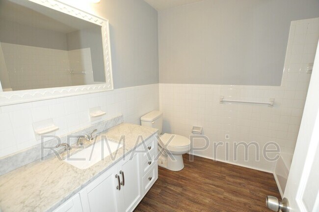 Building Photo - 520 Harbour N Dr