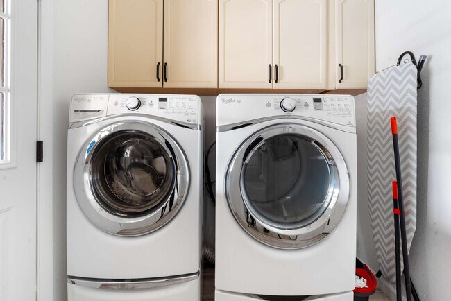 Building Photo - 6235 E Thunderbird Rd