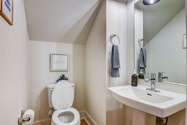 Building Photo - 2600 Gattis School Rd