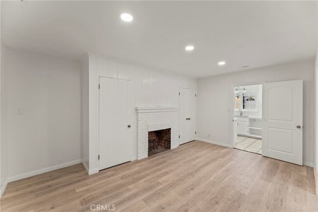 Building Photo - 14722 Strathern St