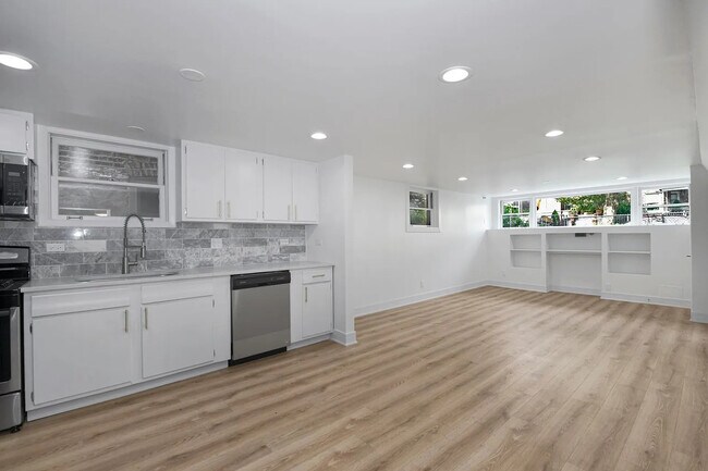 Building Photo - 2735 N Mozart St
