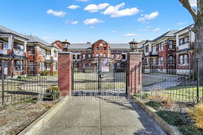 Building Photo - 316 S Cleveland St