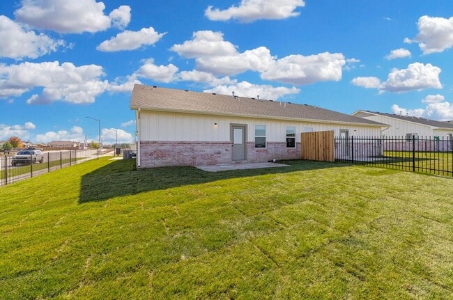 Building Photo - 2116 W Elk Rdg Ave