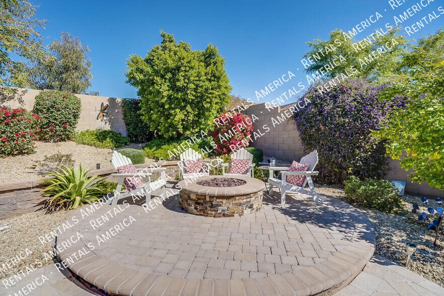 Building Photo - 21054 W Saide Ct