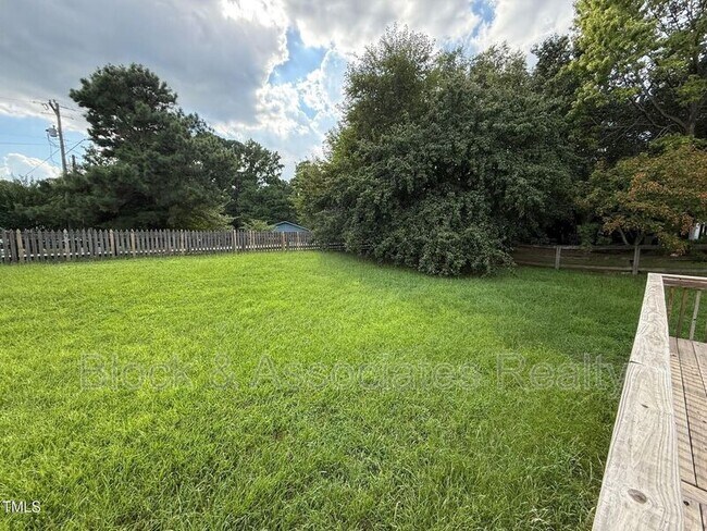 Building Photo - 404 Springside Dr